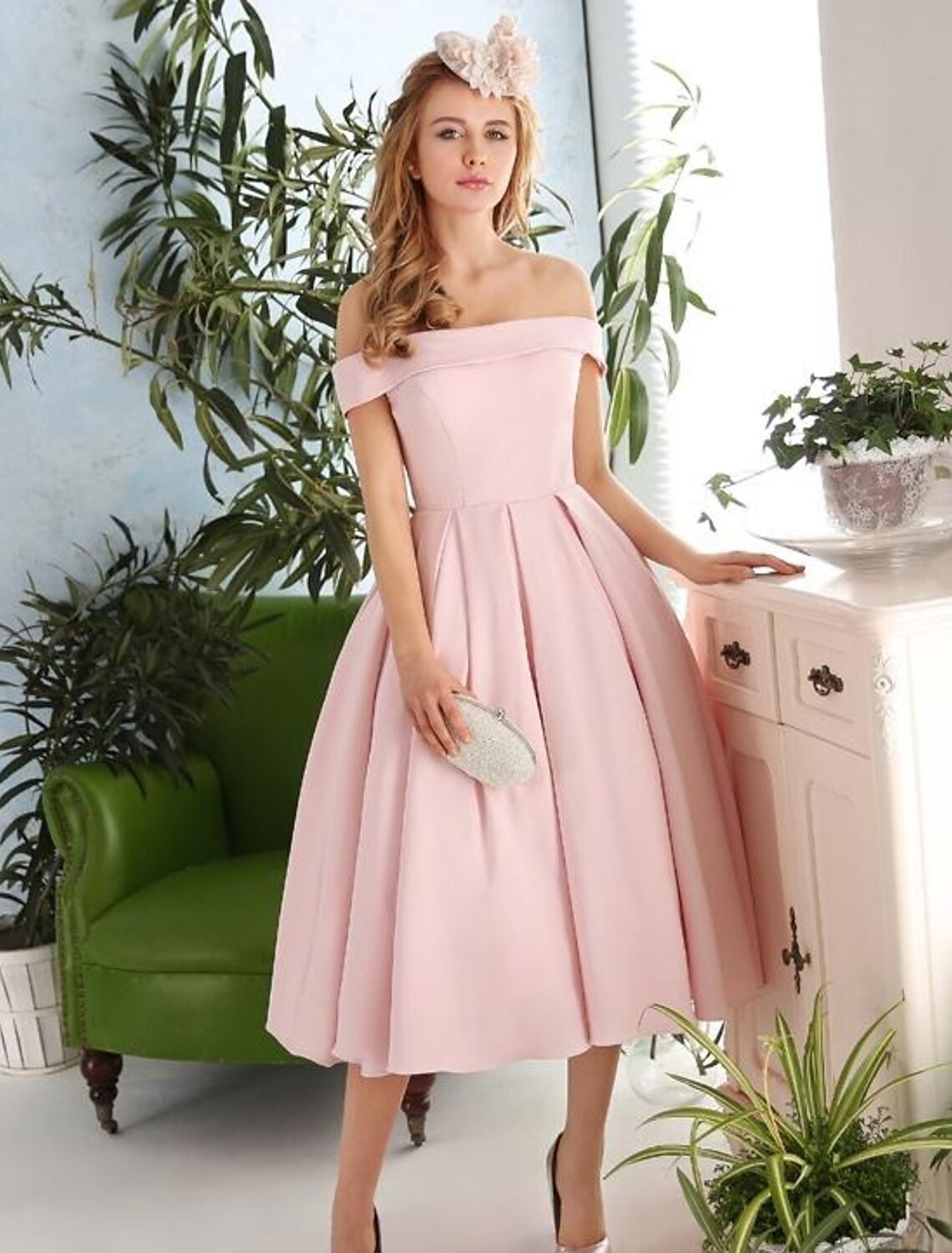Vestido de cóctel de corte A, estilo vintage, para compromiso, largo hasta la rodilla, sin mangas, hombros descubiertos, tejido elástico con pliegues.