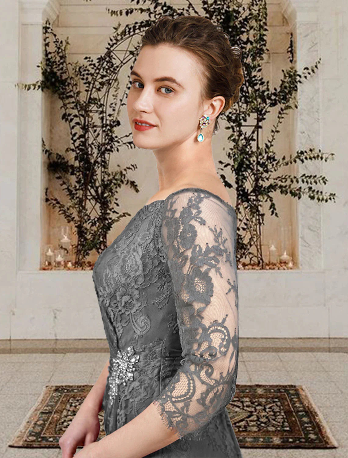 Suknia dla matki panny młodej w kształcie litery A, plus size, elegancka, z biżuterią, sięgająca do ziemi, z krótkim rękawem i falbankami, z kryształową broszką, z drapowaniem po bokach