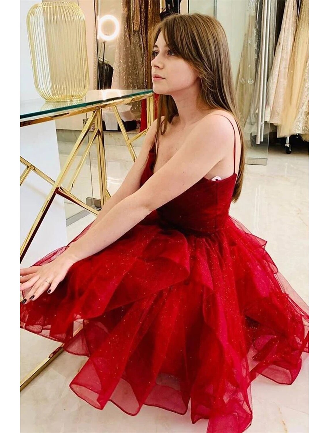 Vestido de fiesta de cóctel de corte A, largo hasta la rodilla, sin mangas, con tirantes finos, de tul, sin espalda y con volantes brillantes.