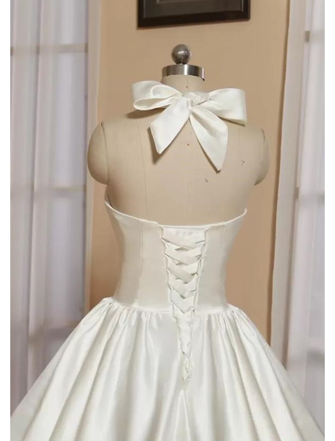 Vestido de fiesta, corte A, vestido de cóctel, minimalista, de compromiso, largo hasta la rodilla, sin mangas, estilo halter, de satén italiano con mariposas, color puro.