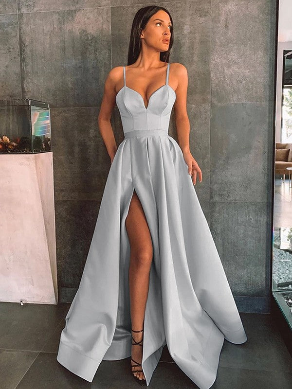 Vestidos de satén con volantes, sin mangas, tirantes finos y corte princesa hasta el suelo