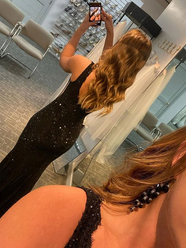 Sukienki z koronką, dekoltem w serek, bez rękawów, z trenem i zdobieniem w stylu "sweep/brush"