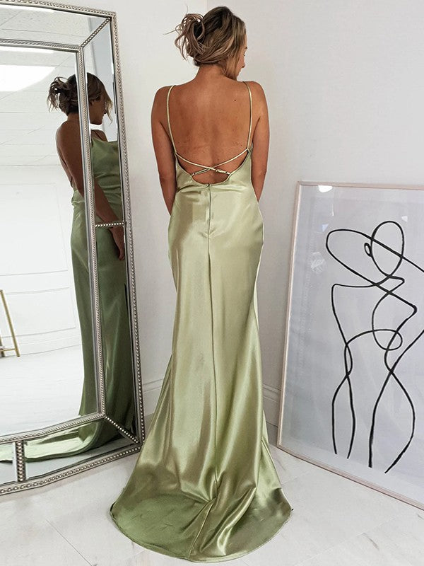 Vestidos de corte tubo/columna de satén tipo seda con frunces, tirantes finos, sin mangas y con cola larga