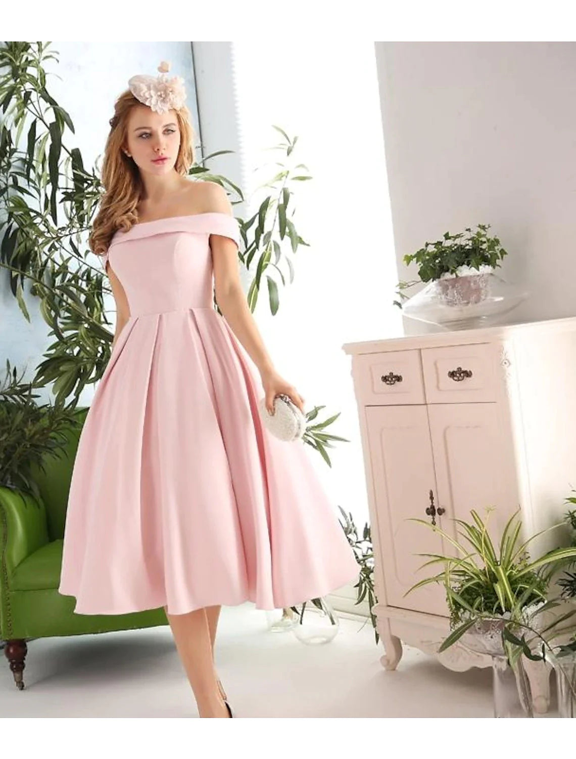 Vestido de cóctel de corte A, estilo vintage, para compromiso, largo hasta la rodilla, sin mangas, hombros descubiertos, tejido elástico con pliegues.