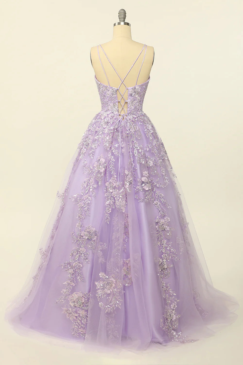 Vestido de fiesta morado con tirantes finos y apliques 