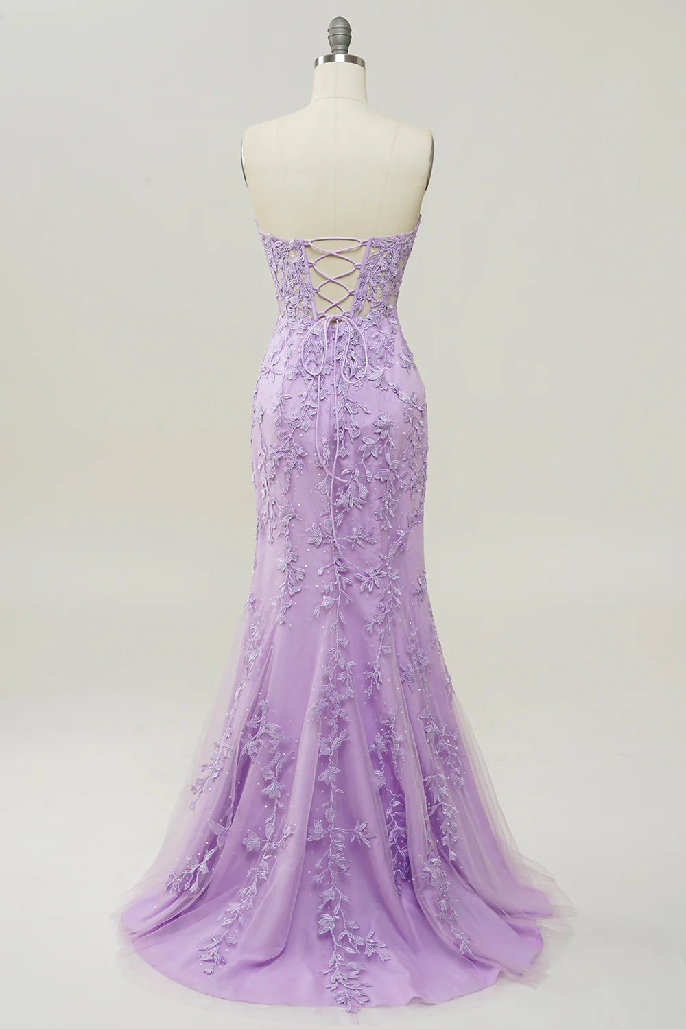 Vestido de fiesta morado de sirena con escote corazón y apliques