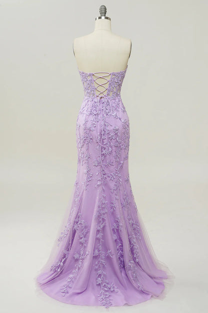 Vestido de fiesta morado de sirena con escote corazón y apliques
