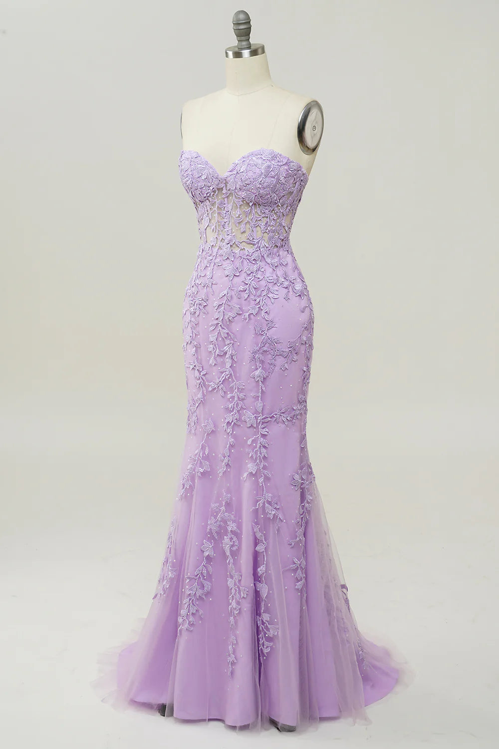 Vestido de fiesta morado de sirena con escote corazón y apliques