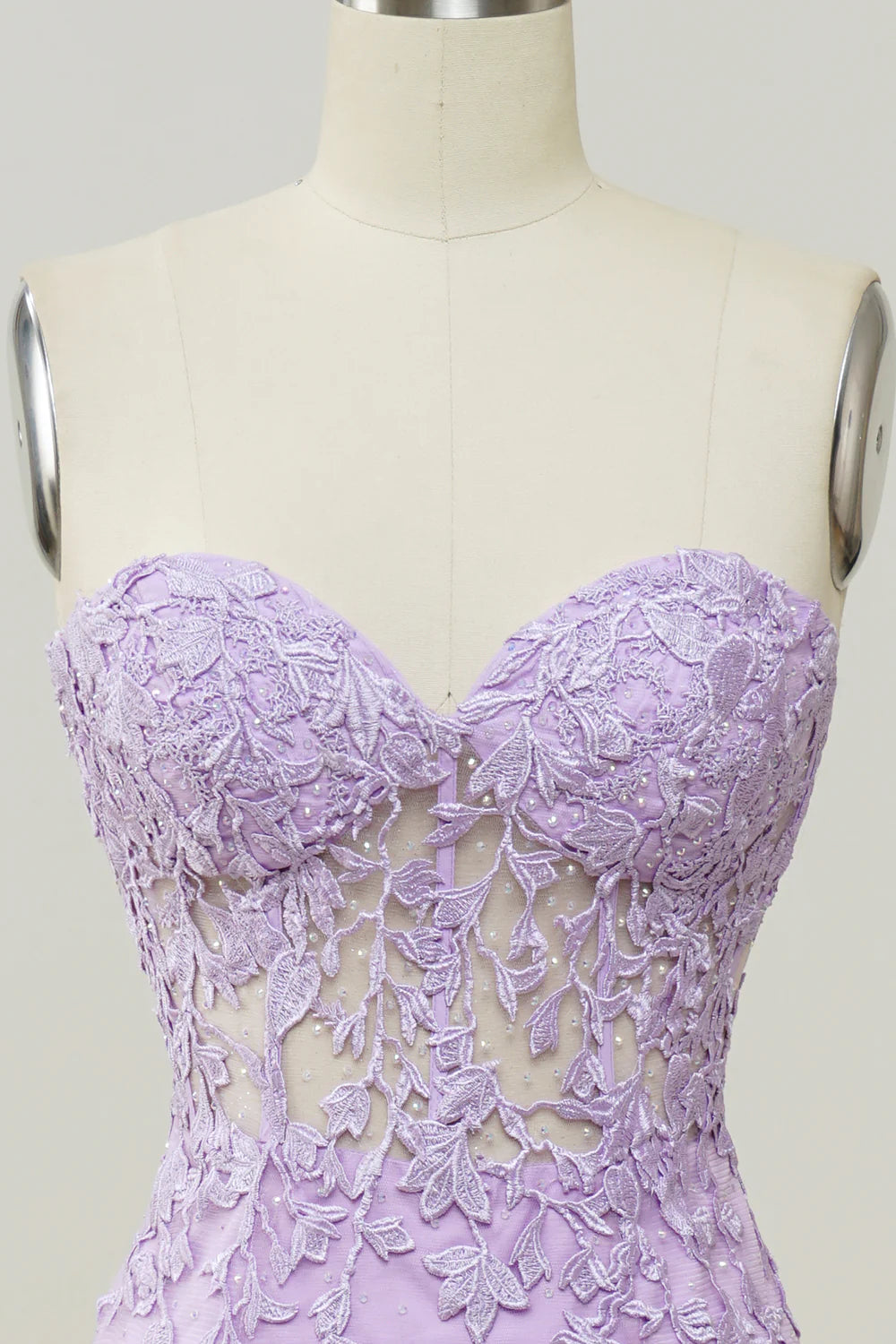 Vestido de fiesta morado de sirena con escote corazón y apliques