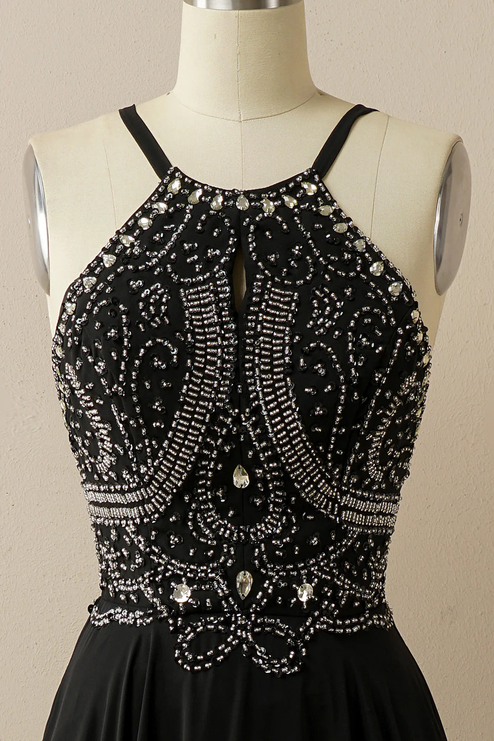 Vestido de fiesta con espalda descubierta y cuentas estilo halter 