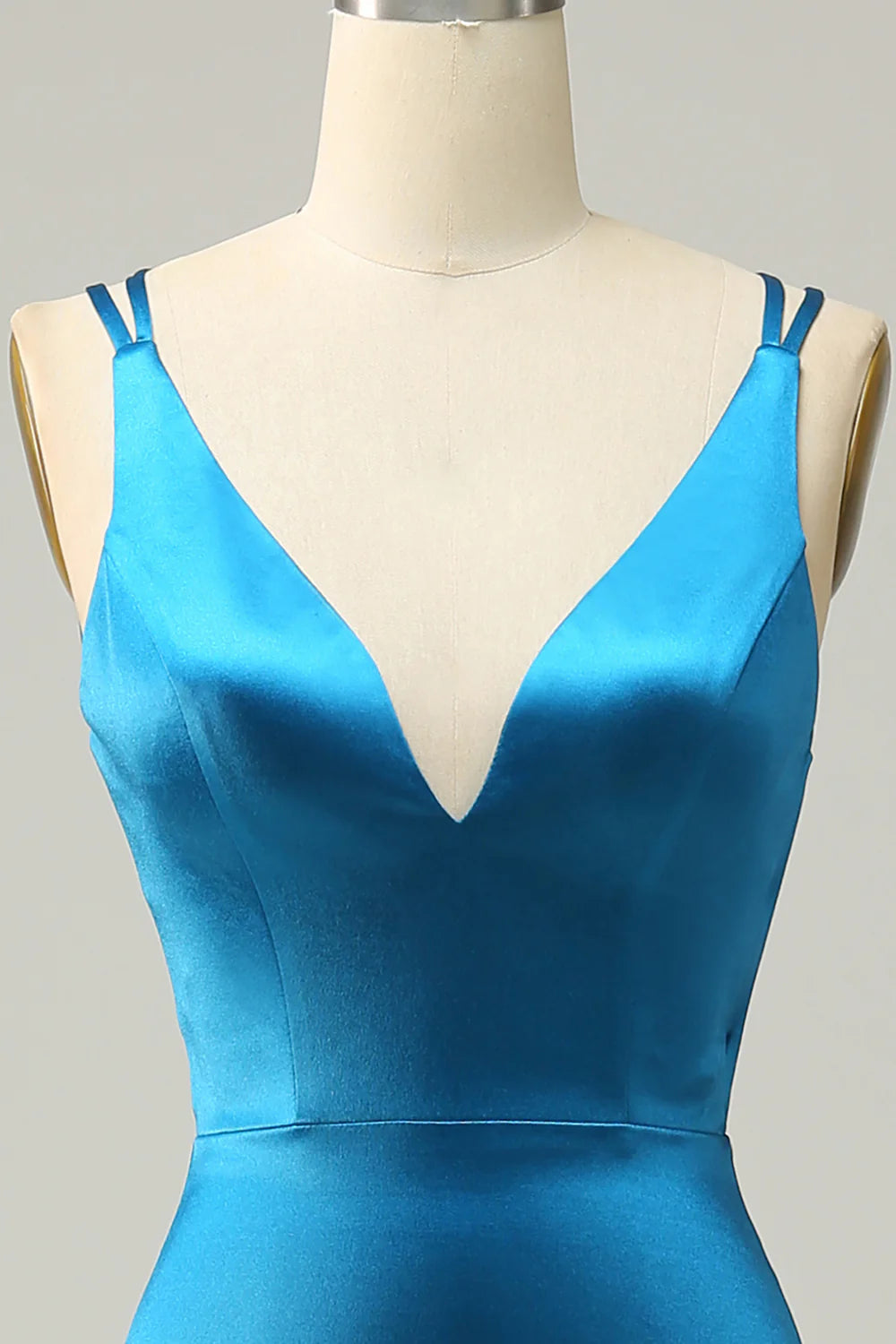 Vestido de fiesta largo sin espalda de sirena en azul pavo real