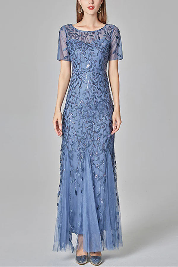 Vestido de fiesta azul de manga corta con corte sirena 