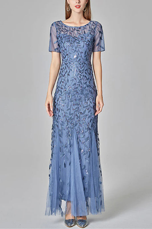 Vestido de fiesta azul de manga corta con corte sirena 