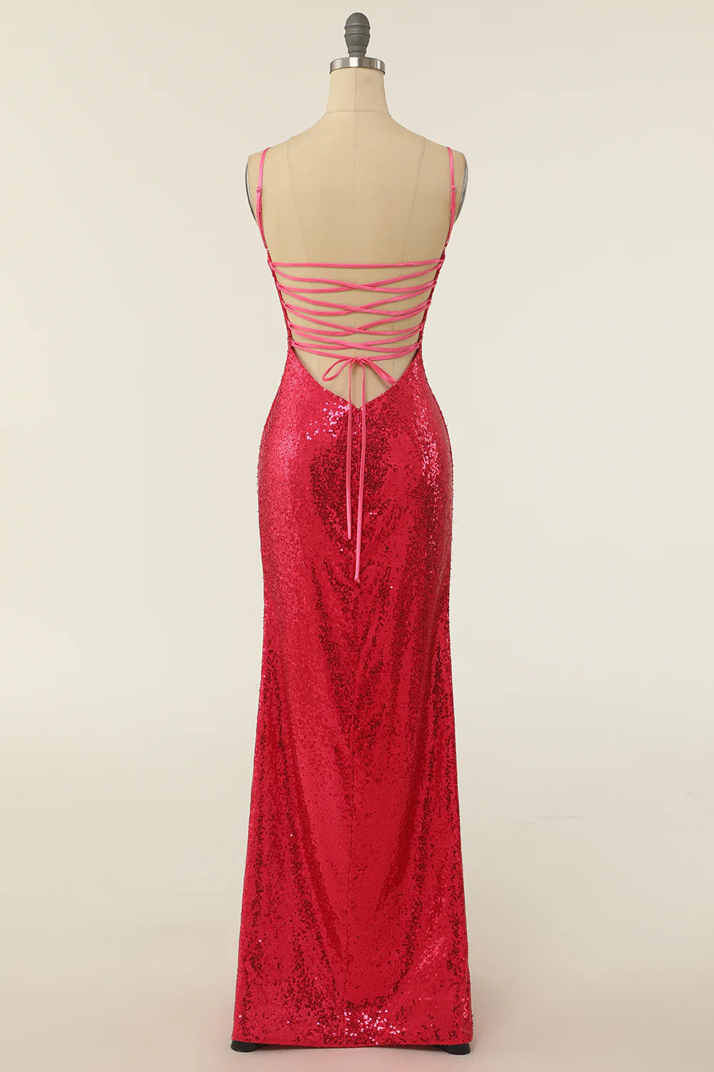 Vestido de fiesta con tirantes finos y lentejuelas fucsia