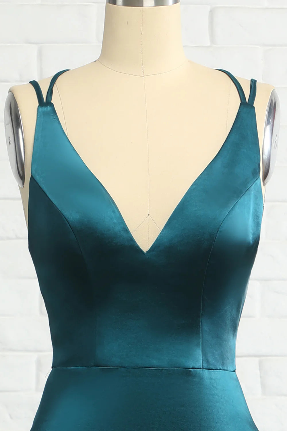 Vestido de fiesta largo sin espalda de sirena en azul pavo real