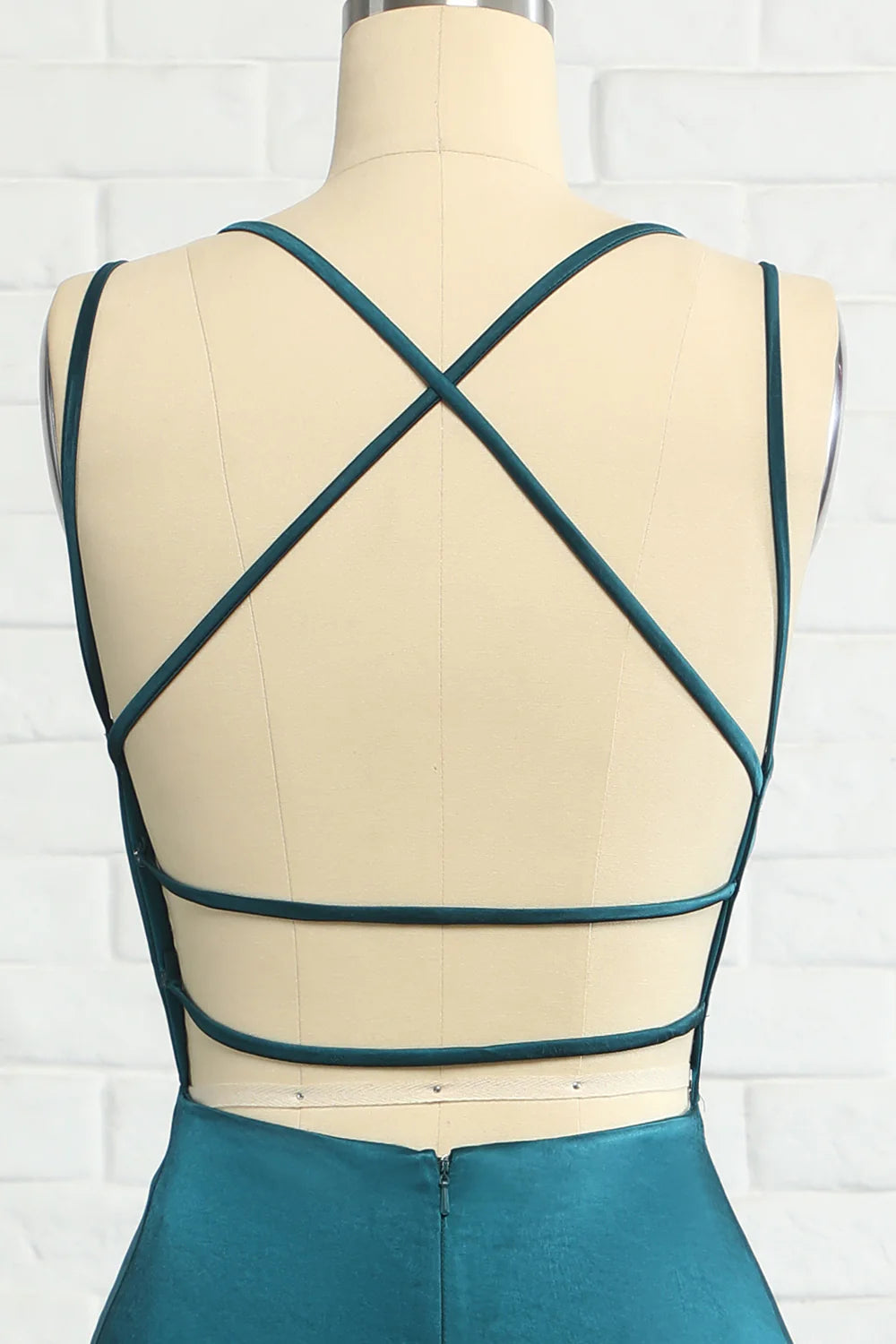 Vestido de fiesta largo sin espalda de sirena en azul pavo real