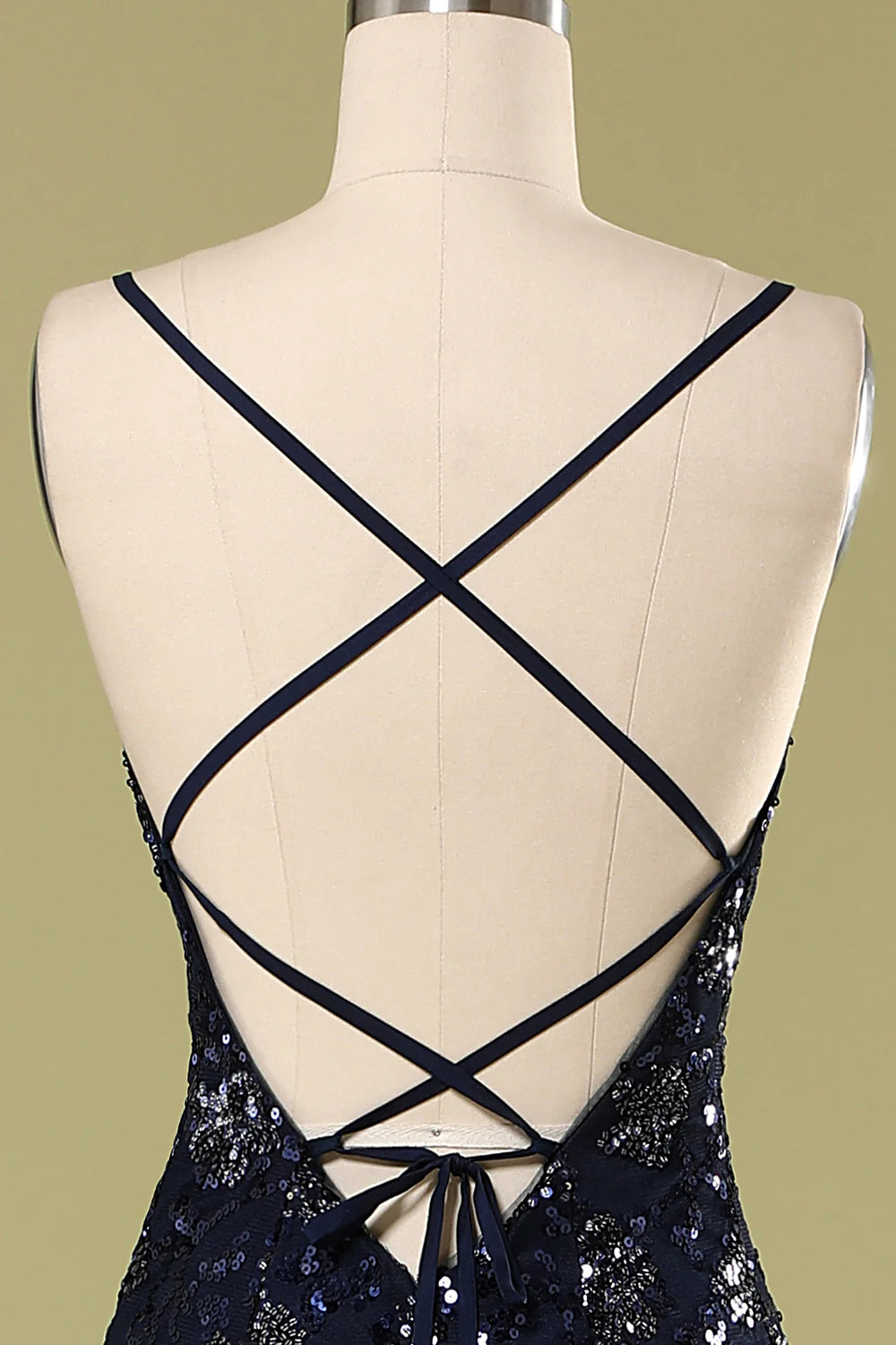 Vestido de noche azul marino con lentejuelas y abalorios