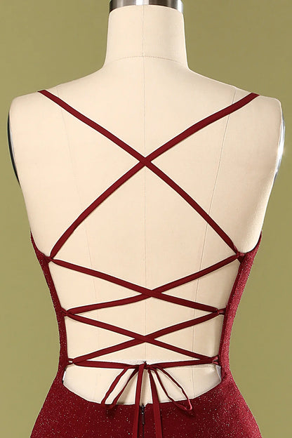 Vestido de noche burdeos con escote en V 