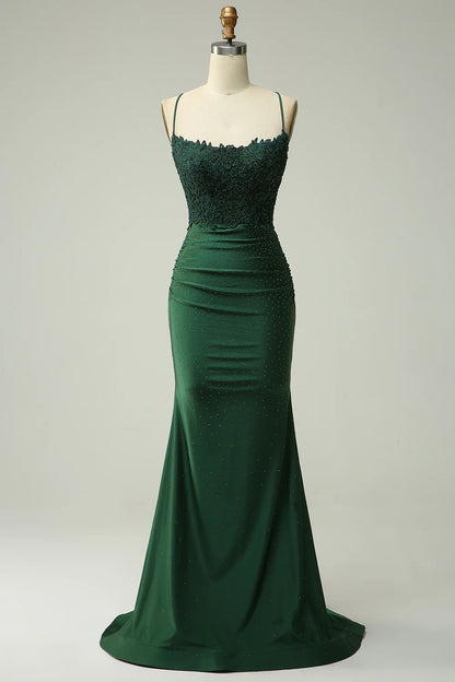 Vestido de fiesta largo verde oscuro con cuello halter y apliques de cuentas de sirena 