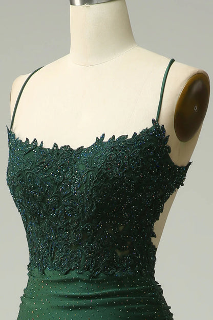 Vestido de fiesta largo verde oscuro con cuello halter y apliques de cuentas de sirena 