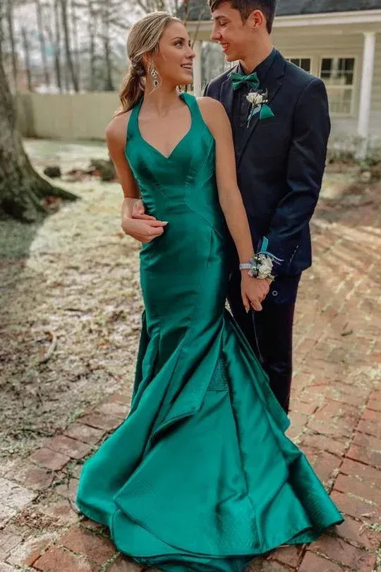 Vestido de fiesta formal largo plisado de satén estilo sirena con escote en V y halter verde de Amzcw