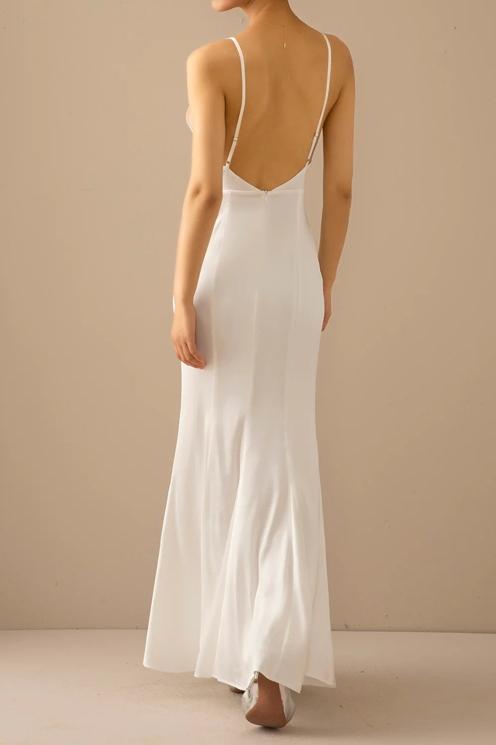 Vestido de fiesta largo con escote en V y corte sirena en azul 