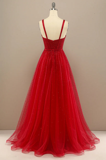 Hermoso vestido de fiesta rojo con escote en forma de corazón y cuentas 