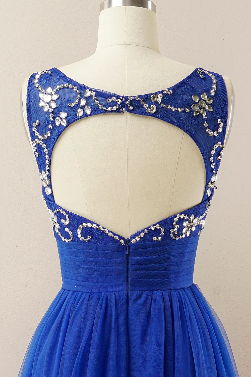 Vestido de fiesta de tul burdeos 