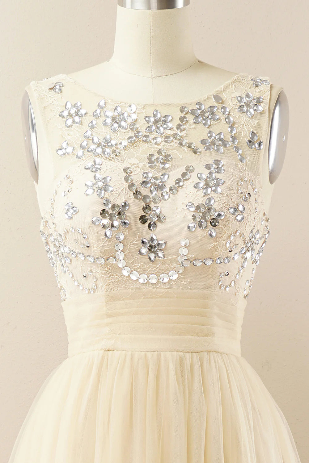 Vestido de fiesta de tul burdeos 