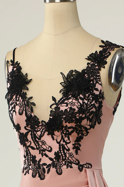 Vestido de fiesta negro nude con escote en V y largo hasta la rodilla