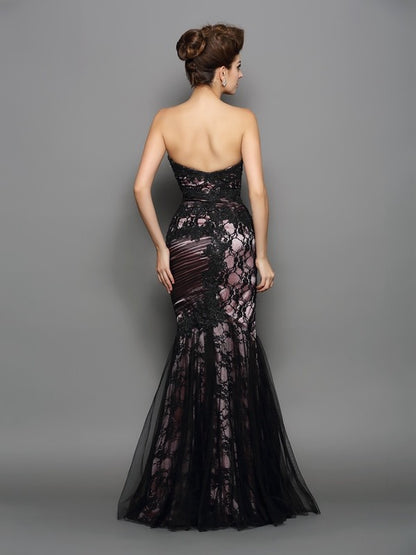 Vestidos largos de satén tejido elástico sin mangas con apliques de corazón y corte trompeta/sirena