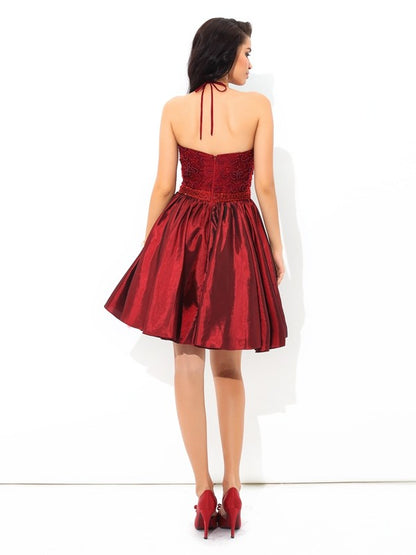 Vestidos de cóctel cortos de tafetán sin mangas con cuello halter y cuentas de corte A/princesa