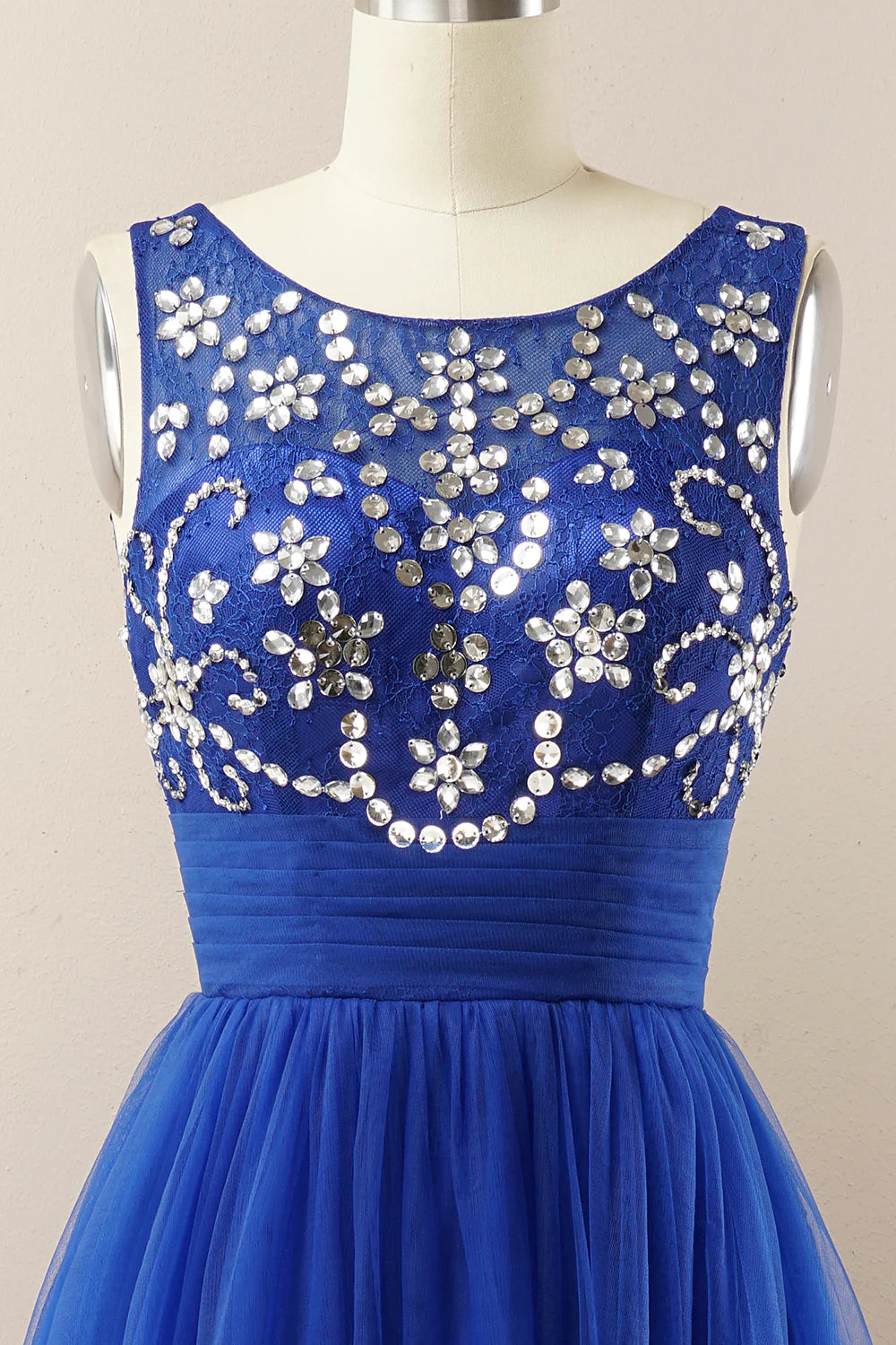 Vestido de fiesta de tul burdeos 