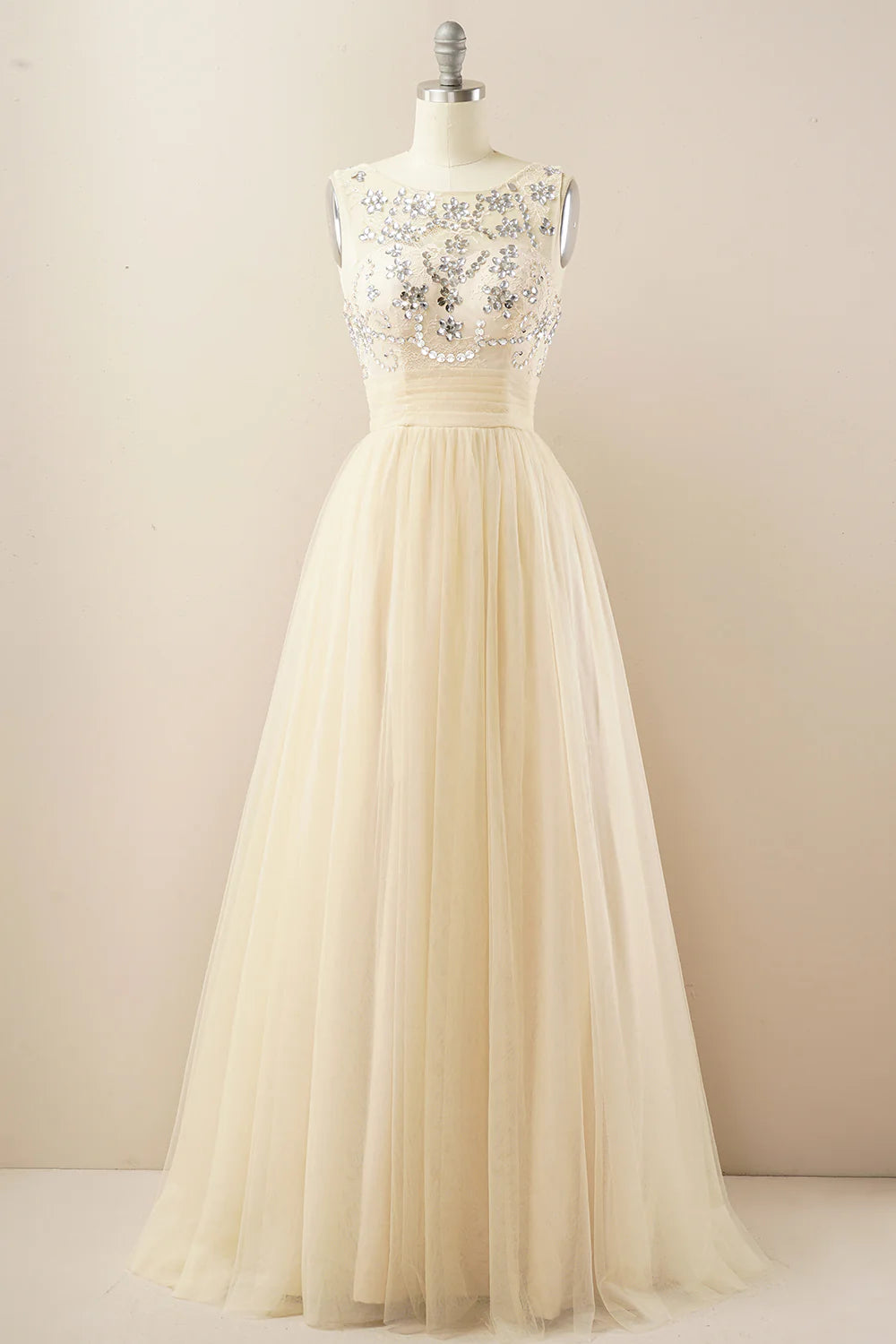 Vestido de fiesta de tul burdeos 