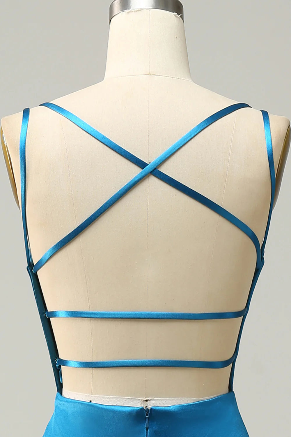 Vestido de fiesta largo sin espalda de sirena en azul pavo real