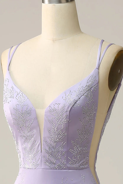 Vestido de fiesta largo color lila con tirantes finos y abertura frontal de sirena 