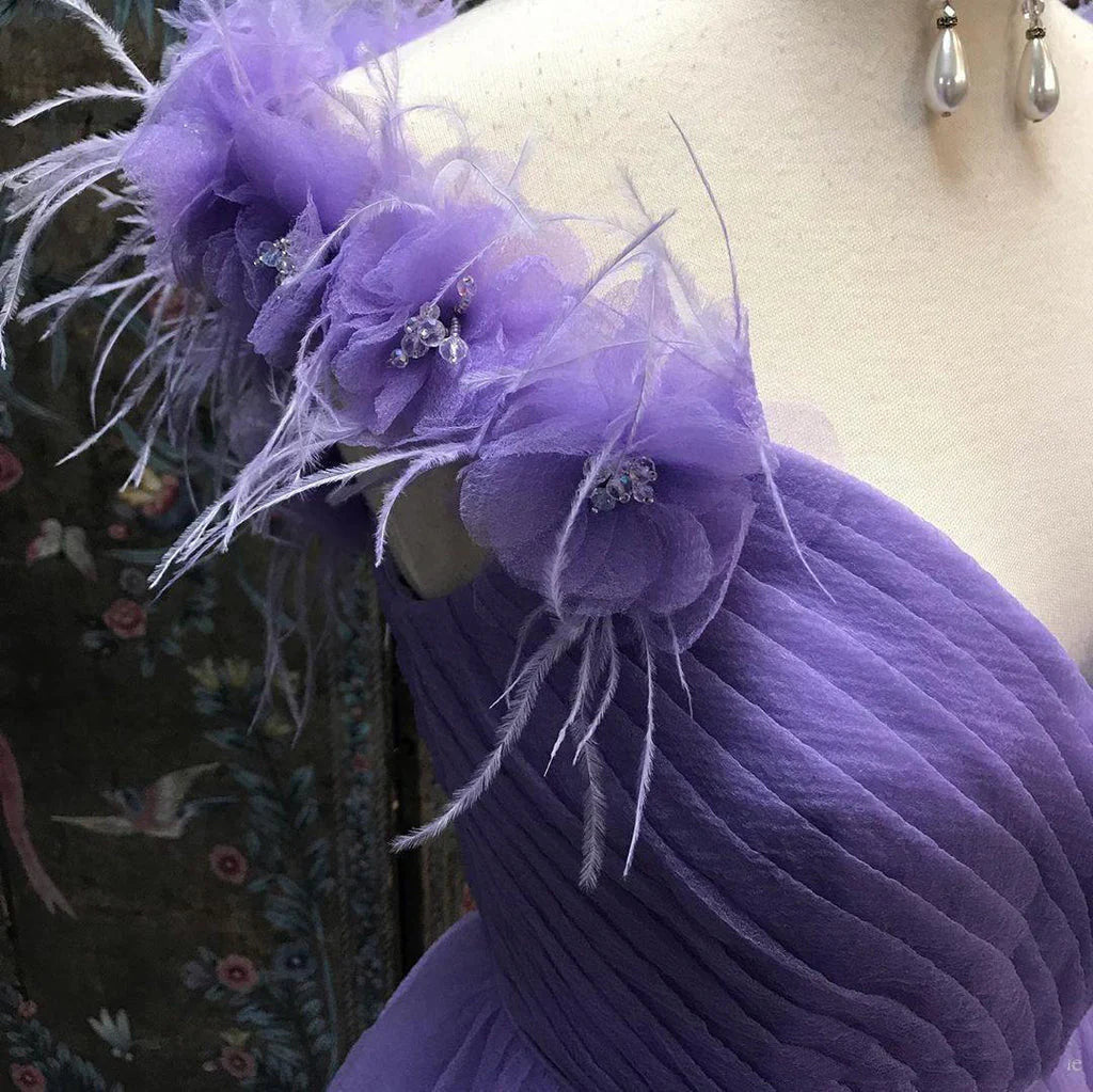 Vestido de fiesta de tul fruncido con hombros descubiertos y sin mangas de corte A 