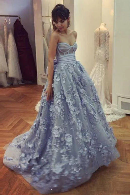 Vestidos de fiesta largos de quinceañera en azul con escote en forma de corazón y apliques de encaje en línea A 