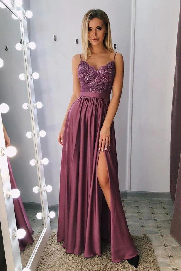 Vestidos de fiesta de corte A con tirantes finos, escote en V, encaje morado y abertura lateral 