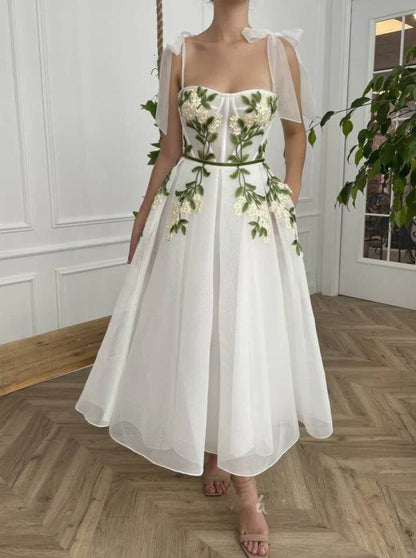 Vestido de fiesta con tirantes en la espalda, corte A, apliques y bolsillos 
