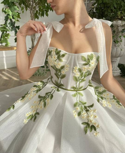 Vestido de fiesta con tirantes en la espalda, corte A, apliques y bolsillos 