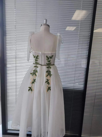 Vestido de fiesta con tirantes en la espalda, corte A, apliques y bolsillos 