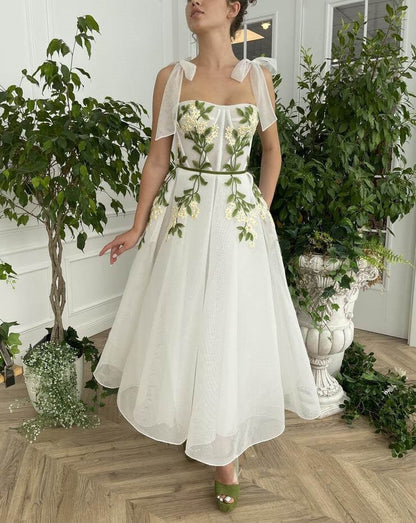 Vestido de fiesta con tirantes en la espalda, corte A, apliques y bolsillos 