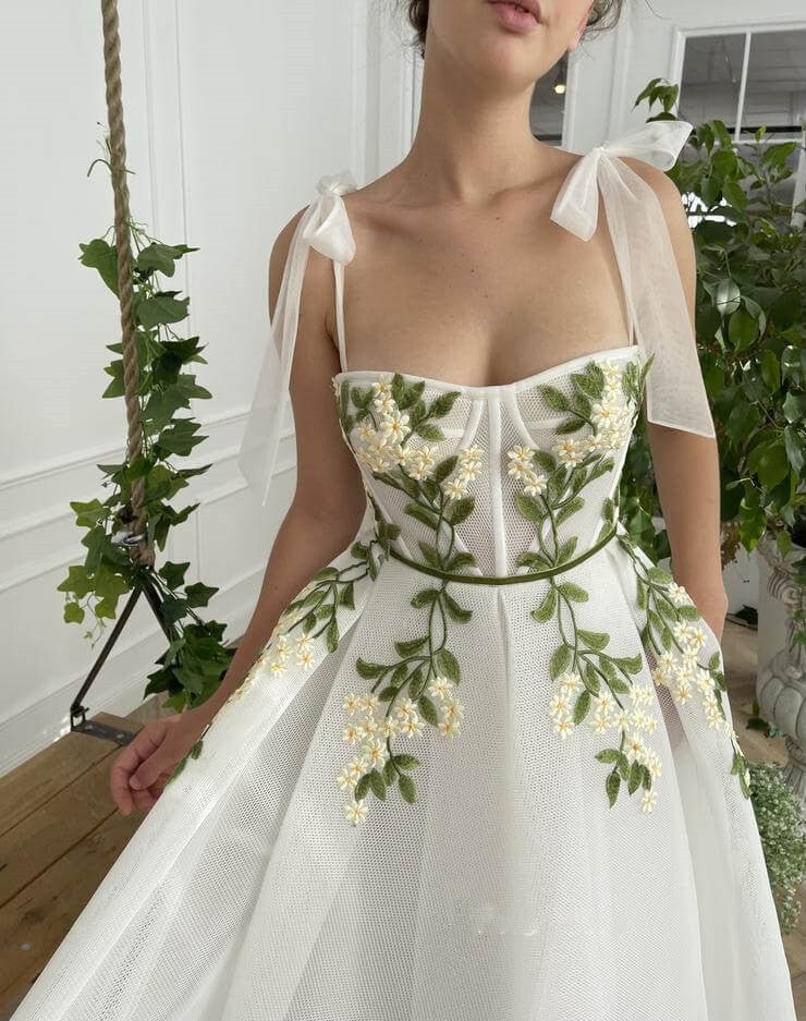 Vestido de fiesta con tirantes en la espalda, corte A, apliques y bolsillos 