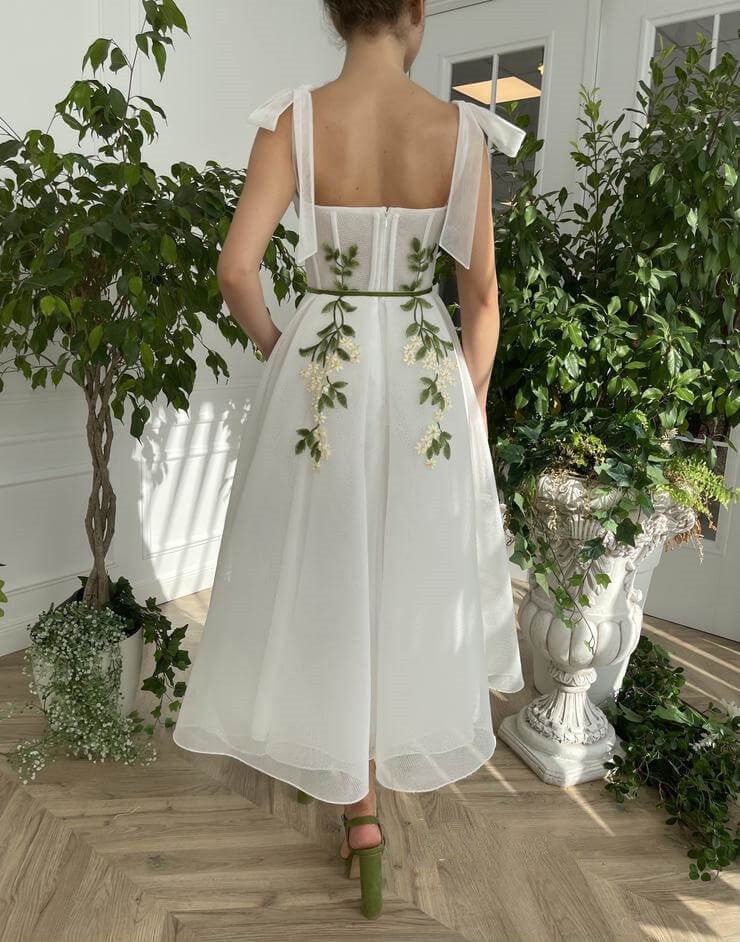 Vestido de fiesta con tirantes en la espalda, corte A, apliques y bolsillos 