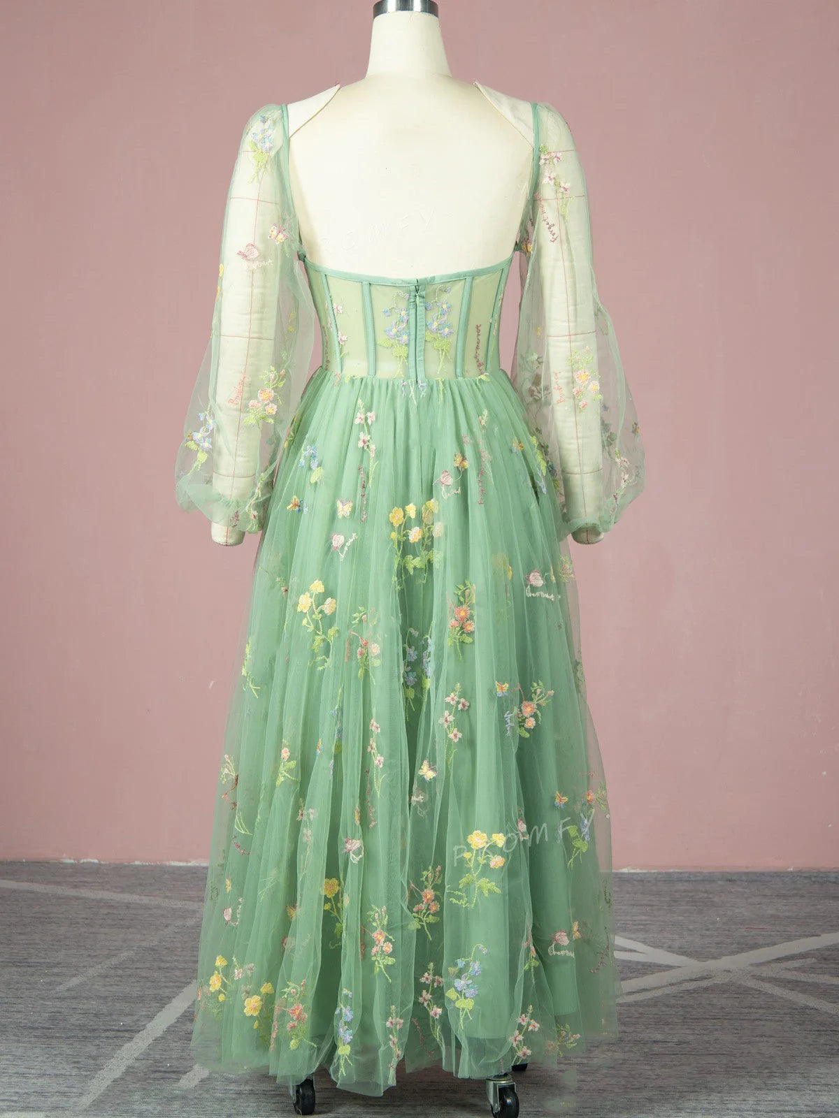 Vestido de fiesta de manga larga con apliques y escote corazón en forma de A 