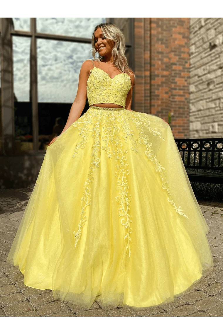 Vestidos de fiesta de tul de dos piezas con escote en V y apliques 