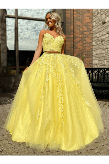 Vestidos de fiesta de tul de dos piezas con escote en V y apliques 