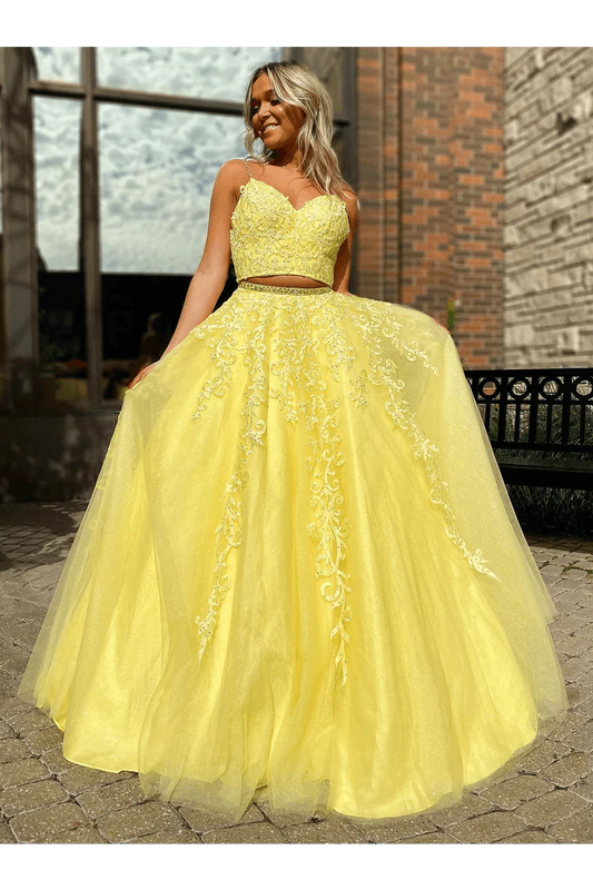 Vestidos de fiesta de tul de dos piezas con escote en V y apliques 