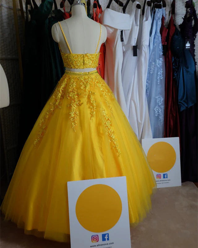 Vestidos de fiesta de tul de dos piezas con escote en V y apliques 